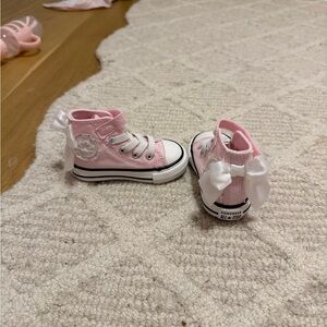 Baby bow converse